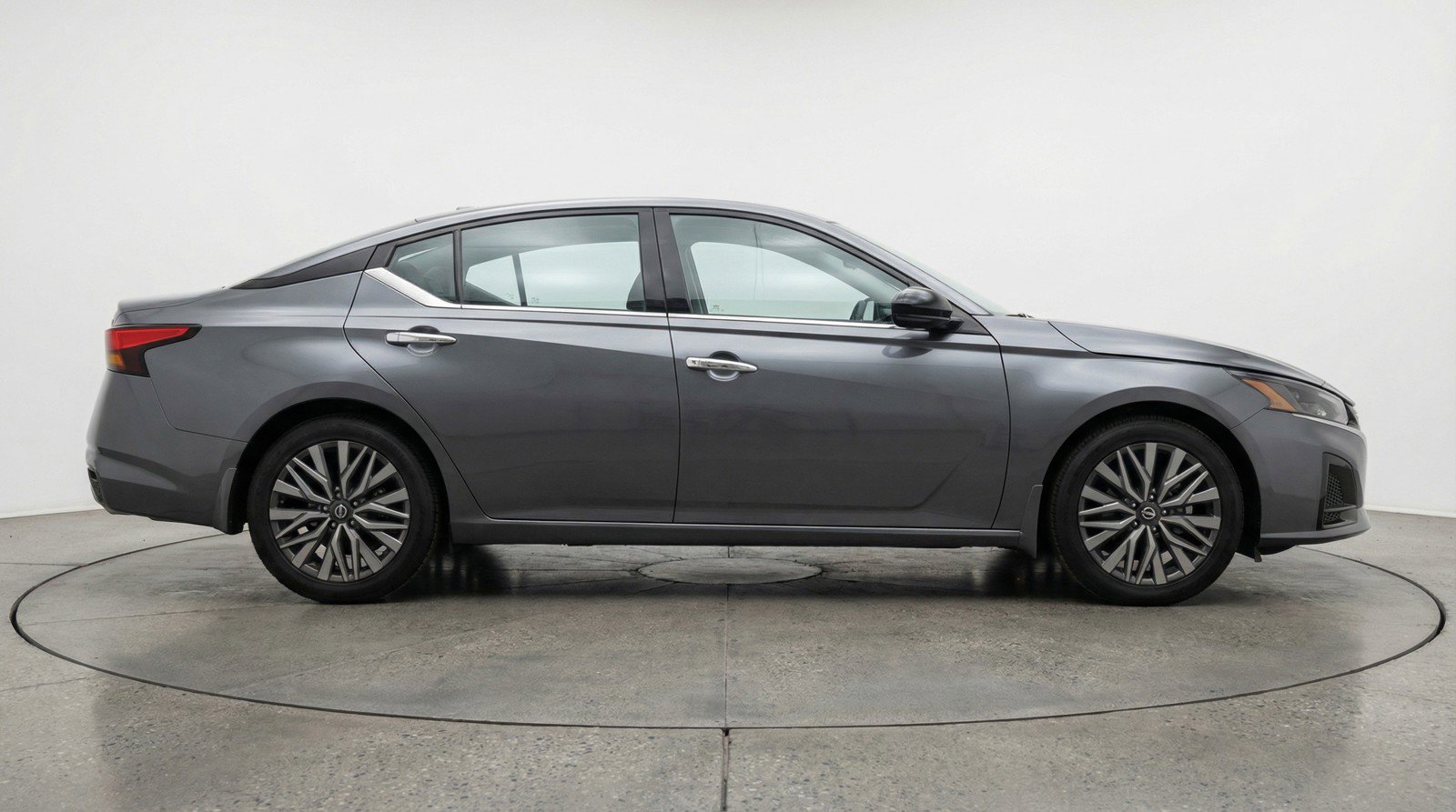 Used 2025 Nissan Altima 2.5 SV image 11