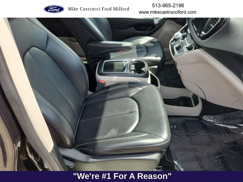 Used 2023 Chrysler Pacifica Touring-L FWD image 24