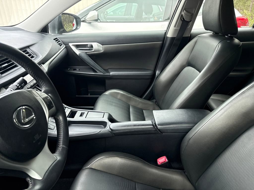 Used 2013 Lexus CT 200h w/ Seat Comfort Pkg image 17