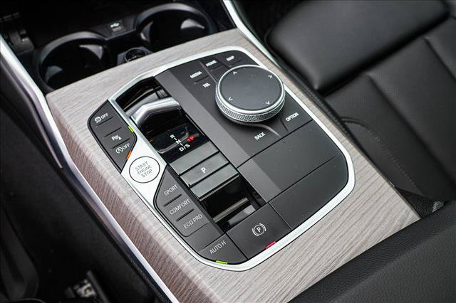 Used 2026 BMW 330i xDrive Sedan AWD/4WD image 18