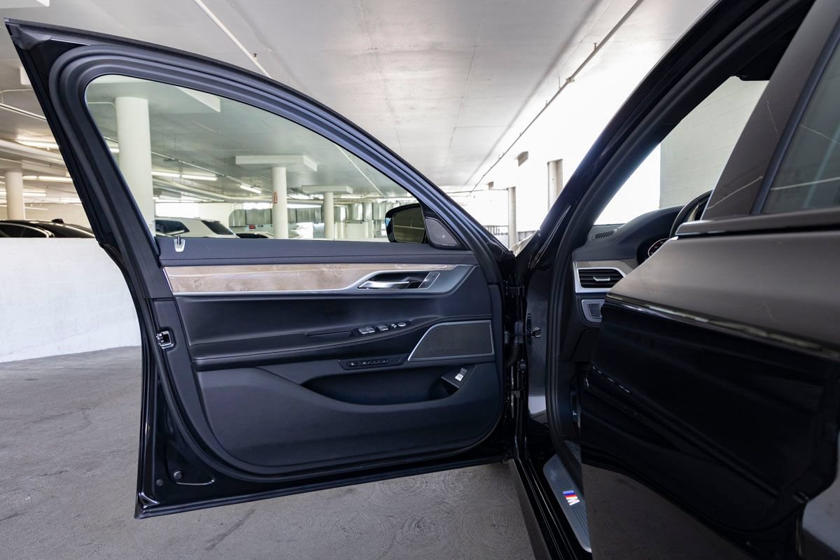 Used 2020 BMW 740i w/ M Sport Package RWD image 13