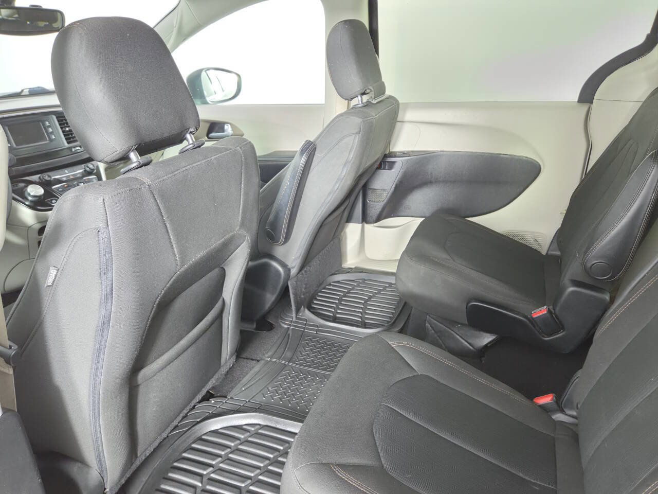 Used 2017 Chrysler Pacifica LX FWD image 20