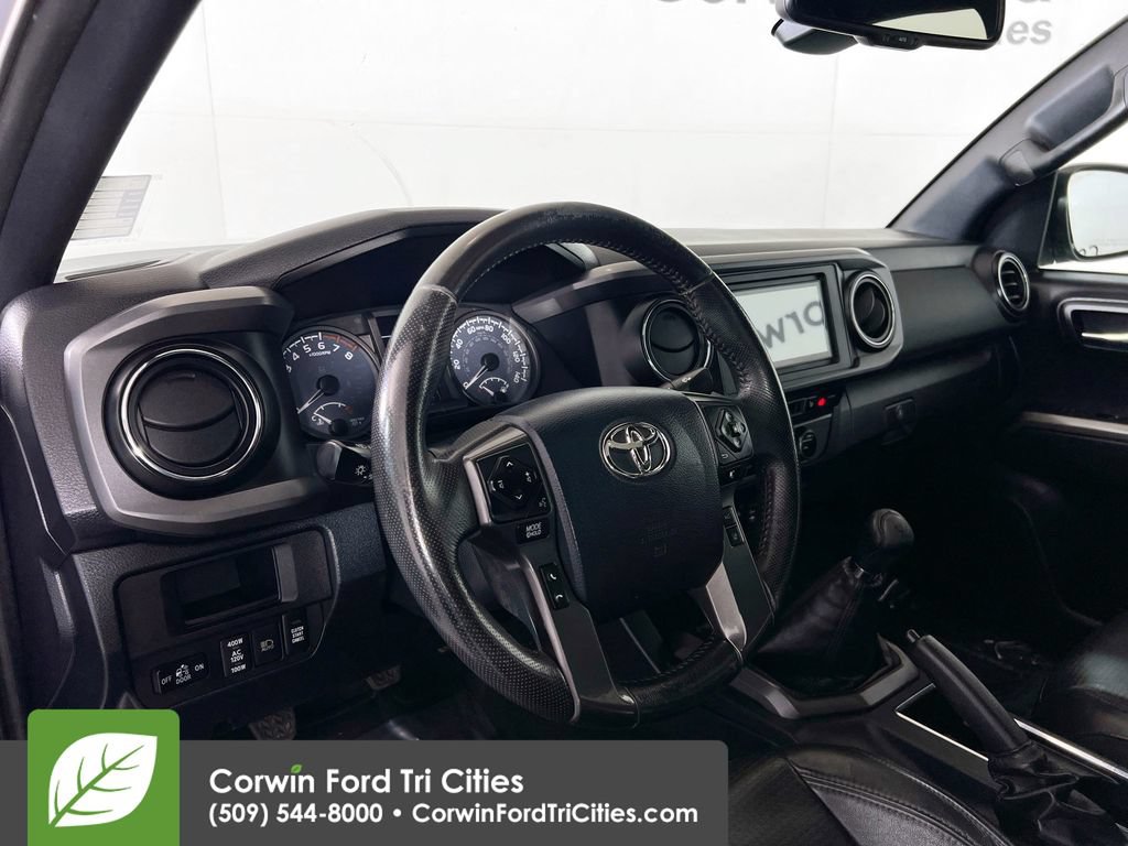 Used 2019 Toyota Tacoma TRD Off-Road w/ TRD Premium Off Road Package AWD/4WD image 3