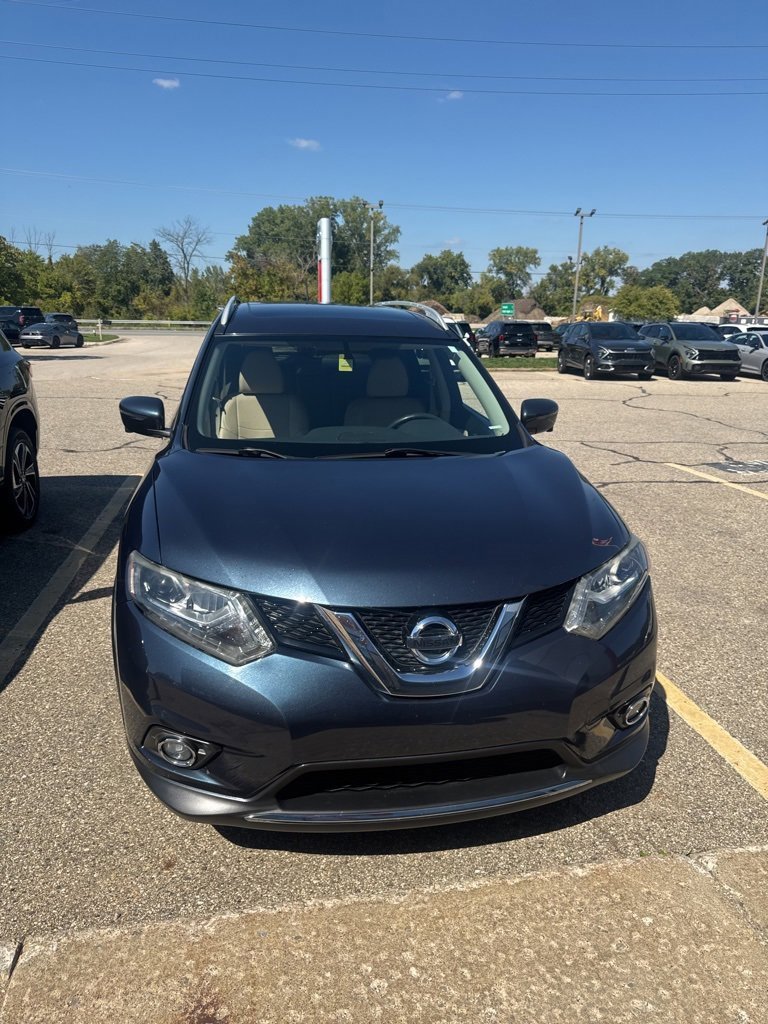 Used 2016 Nissan Rogue SL w/ SL Premium Package image 2