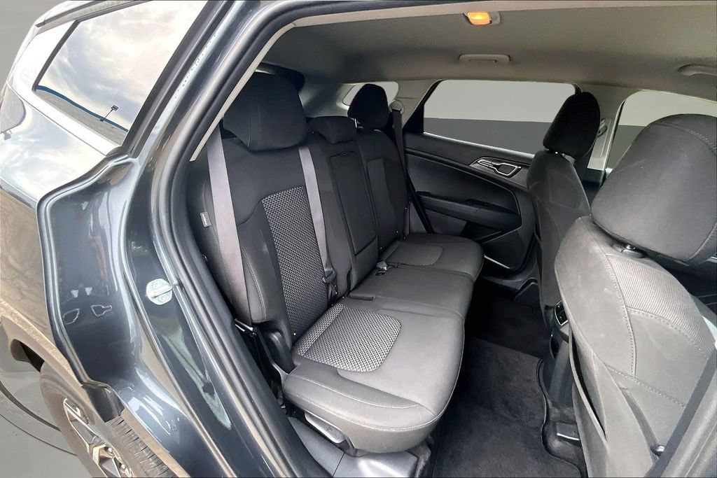 Used 2025 Kia Sportage LX AWD/4WD image 28