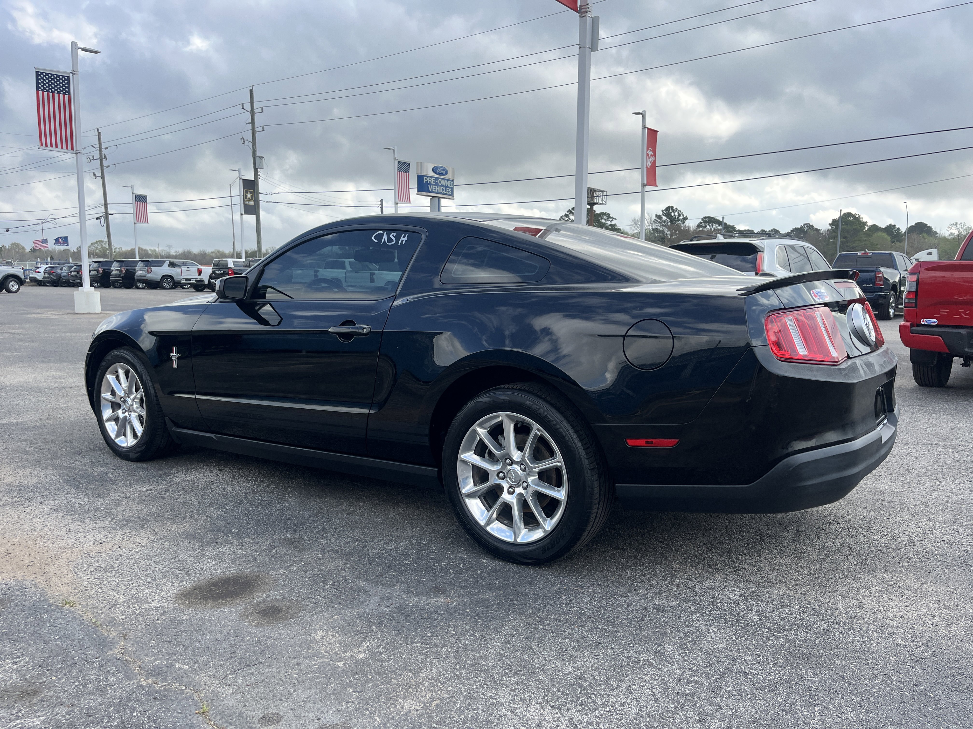 Used 2010 Ford Mustang Premium image 4