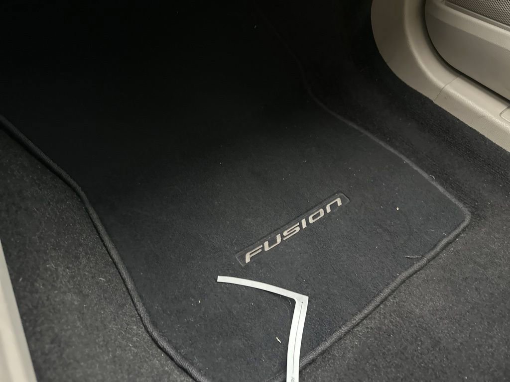 Used 2019 Ford Fusion SEL FWD image 11