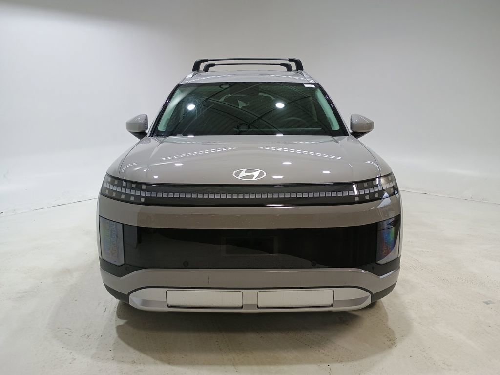 New 2026 Hyundai Ioniq 9 SE image 2