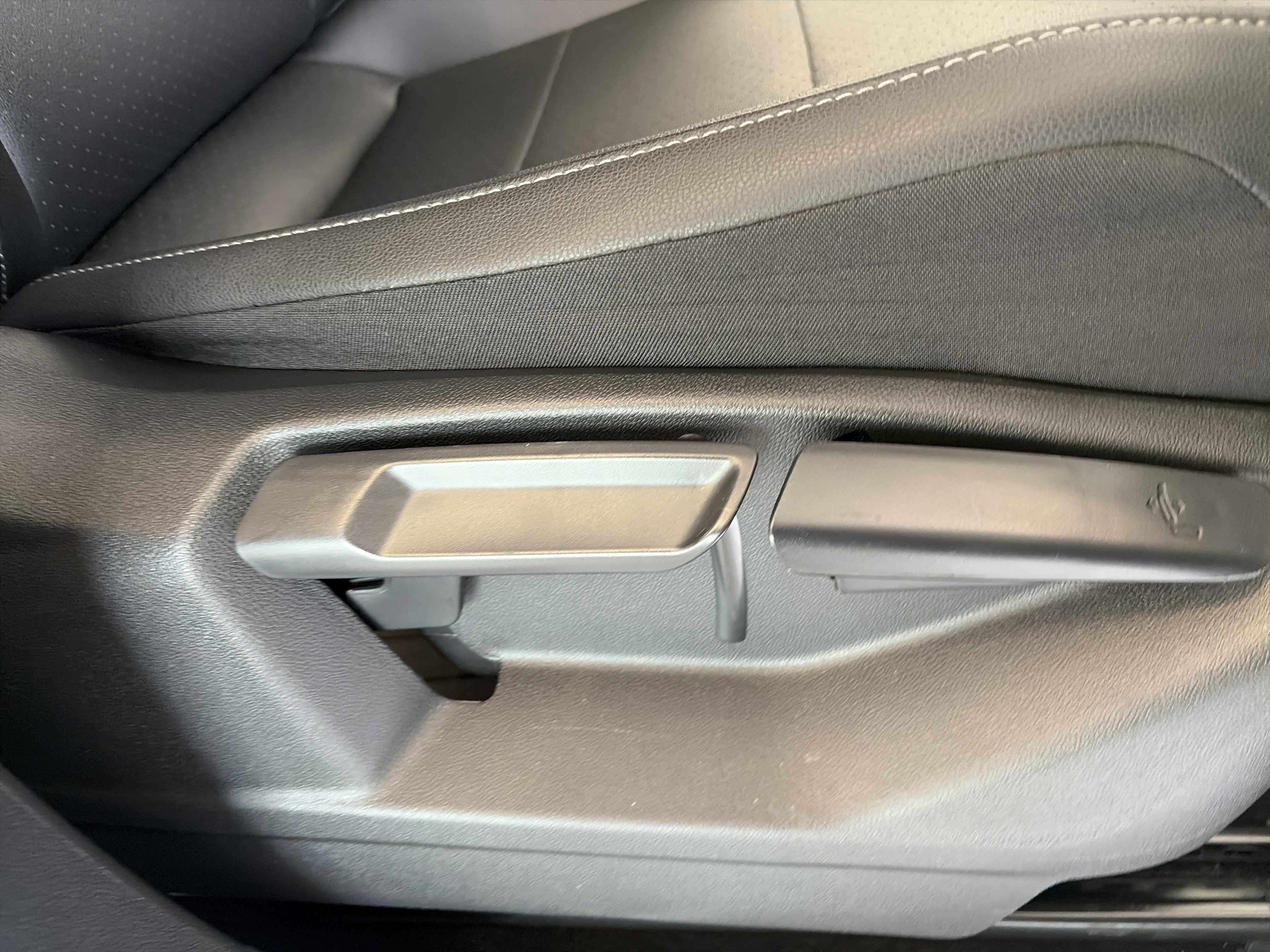 Used 2019 Volkswagen Tiguan SEL AWD/4WD image 32