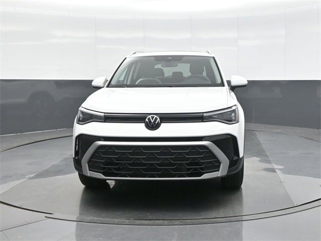 Used 2025 Volkswagen Taos SE w/ Panoramic Sunroof Package image 2
