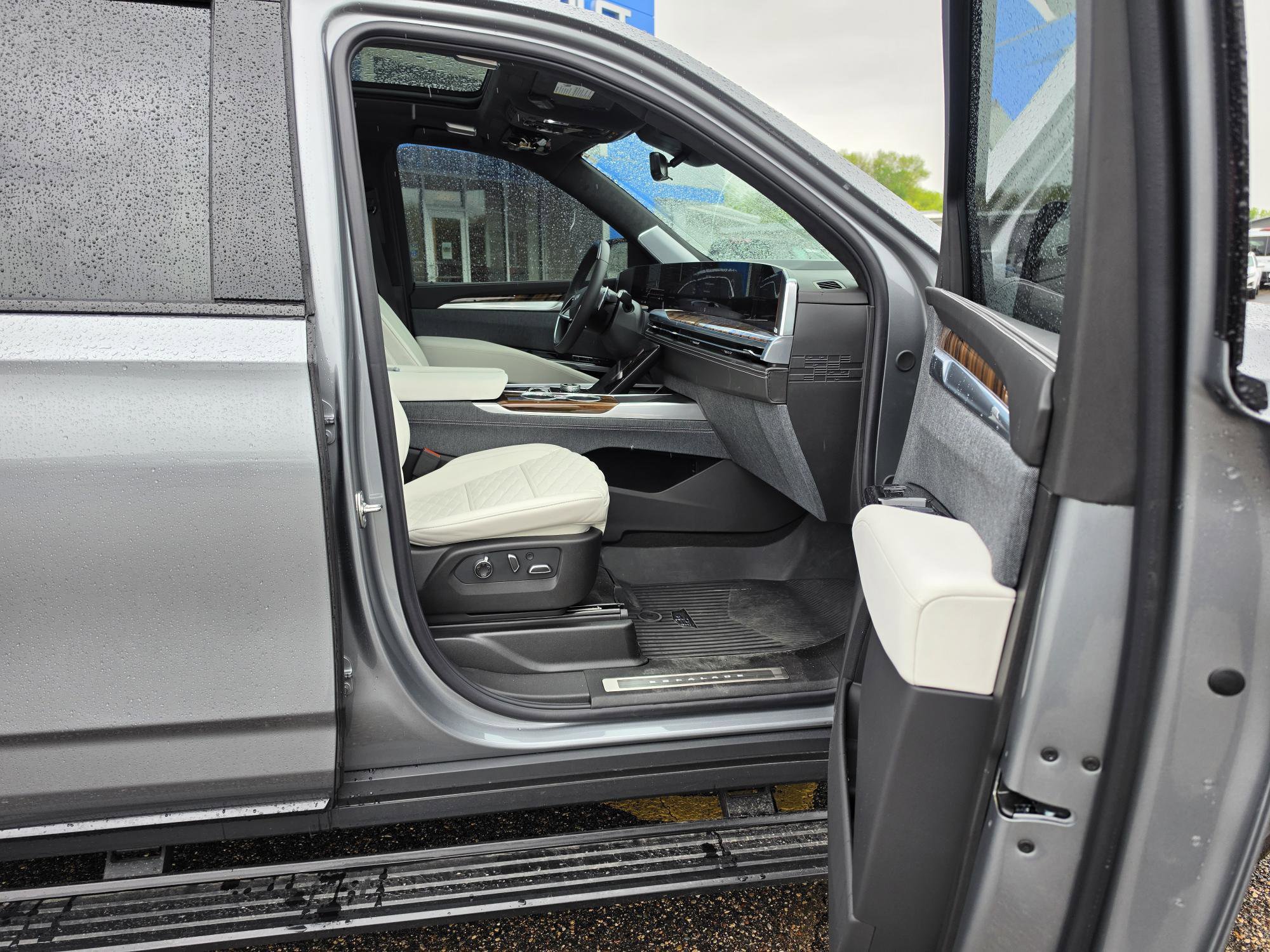 Used 2026 Cadillac Escalade Platinum Sport w/ LPO, ONYX Package AWD/4WD image 13