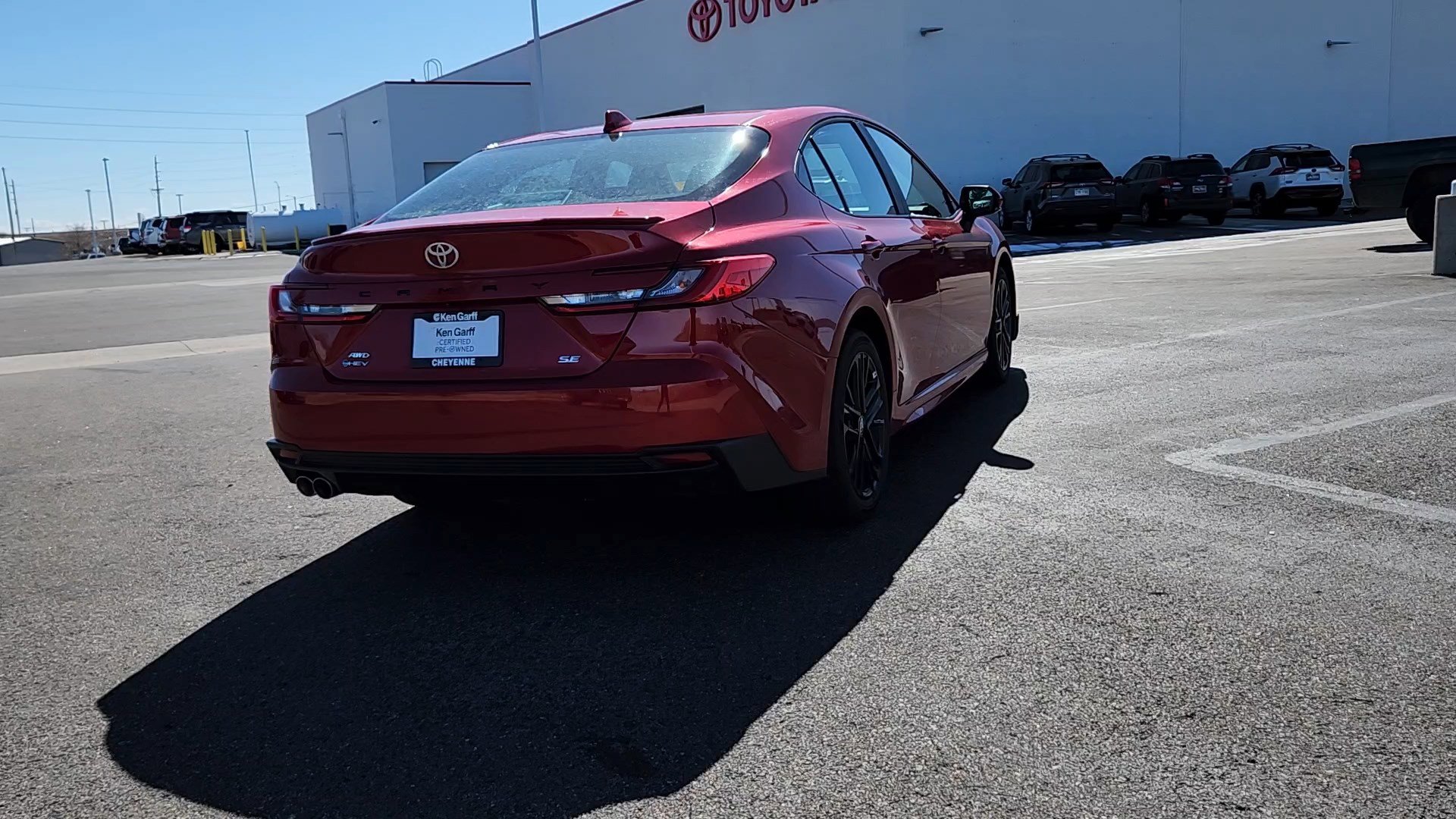 Used 2025 Toyota Camry SE w/ Convenience Package image 3