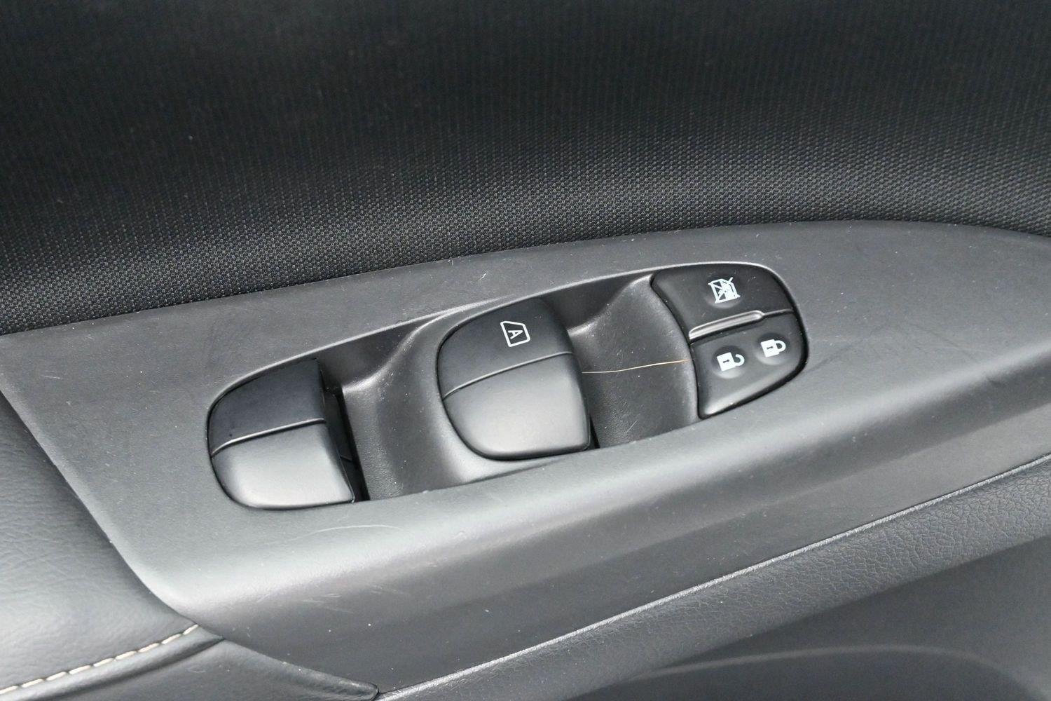 Used 2018 Nissan Sentra SV w/ All Weather Package FWD image 11
