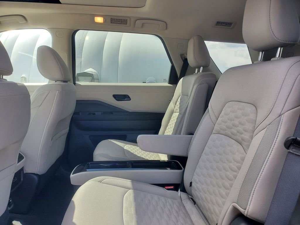Used 2024 Nissan Pathfinder SV w/ SV Premium Package image 31