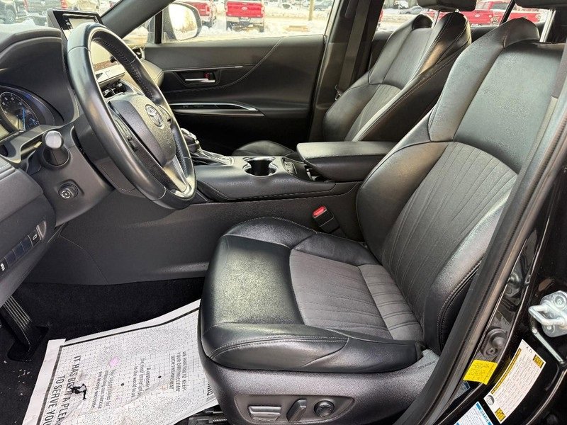 Used 2021 Toyota Venza XLE image 16