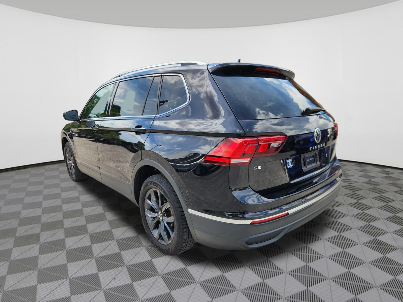 Certified 2022 Volkswagen Tiguan SE AWD/4WD image 3