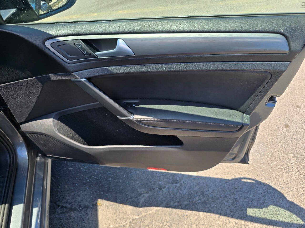 Used 2019 Volkswagen Golf S FWD image 28