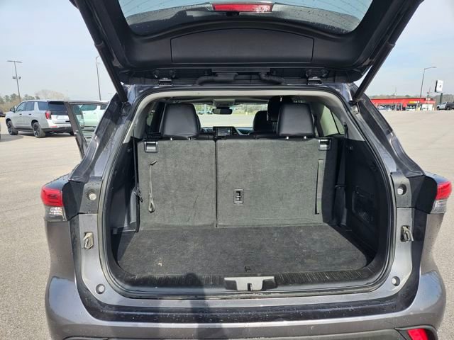 Used 2021 Toyota Highlander XLE image 23