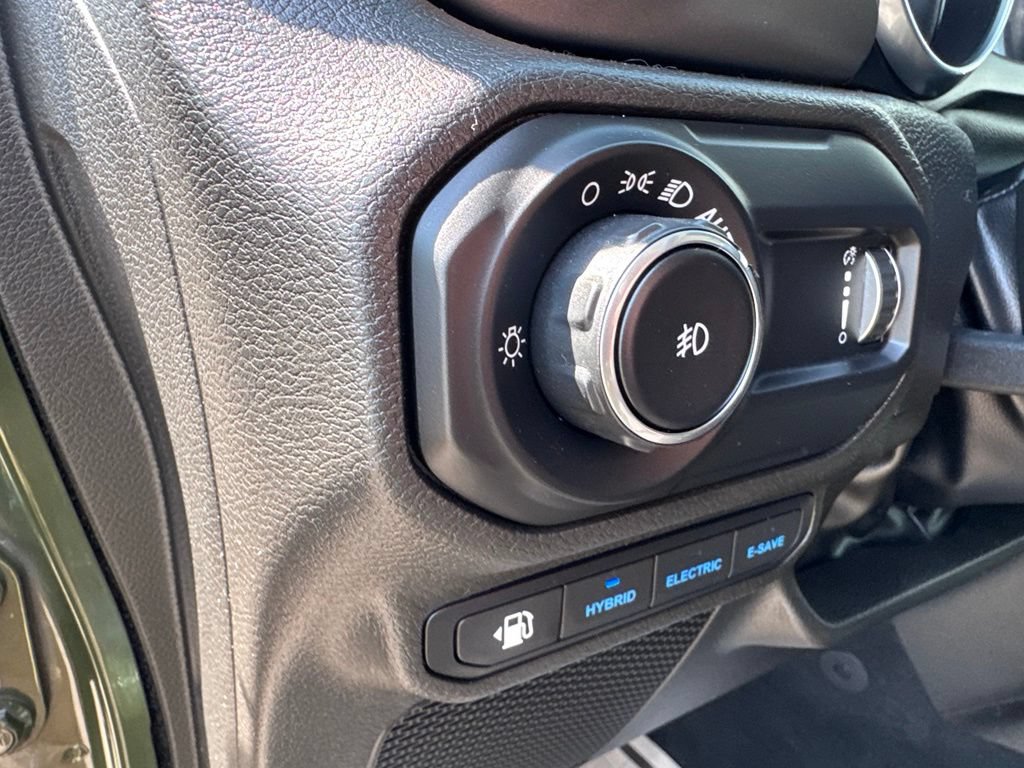 Used 2023 Jeep Wrangler Unlimited w/ Convenience Group AWD/4WD image 14
