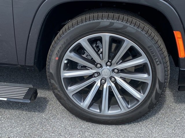 New 2024 Jeep Grand Wagoneer L 4WD w/ Rear Seat Video Group 1 image 12