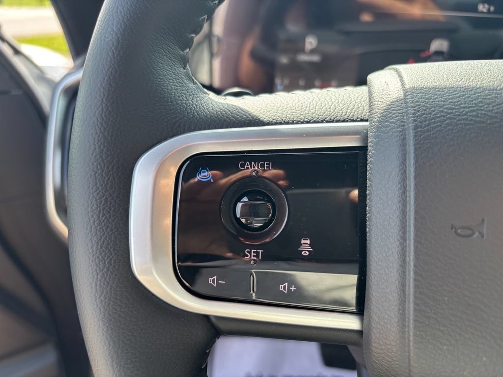 New 2025 Nissan Armada SL w/ Captain's Chari Seat Package AWD/4WD image 7