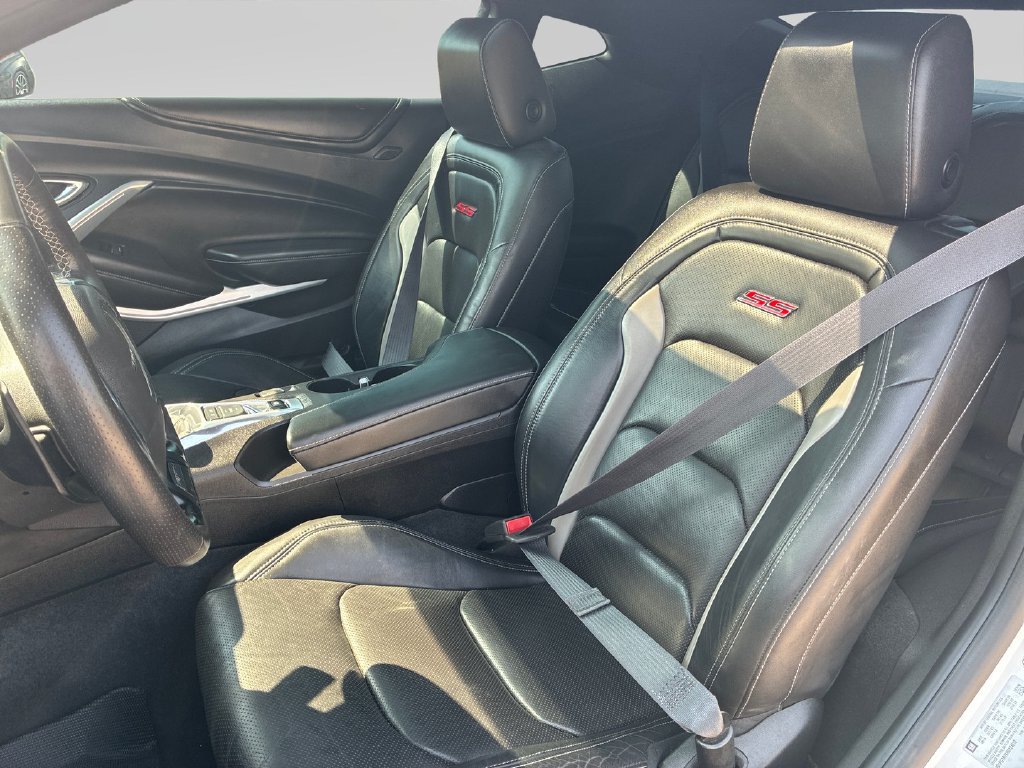 Used 2017 Chevrolet Camaro SS RWD image 11