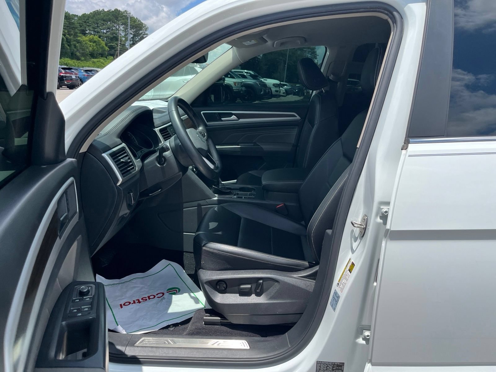 Used 2021 Volkswagen Atlas SE w/ Towing Package FWD image 27
