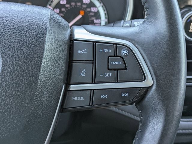 Used 2022 Toyota Highlander XSE FWD image 28