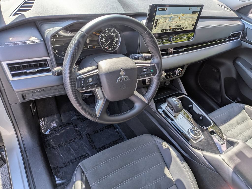 Used 2025 Mitsubishi Outlander SE AWD/4WD image 13