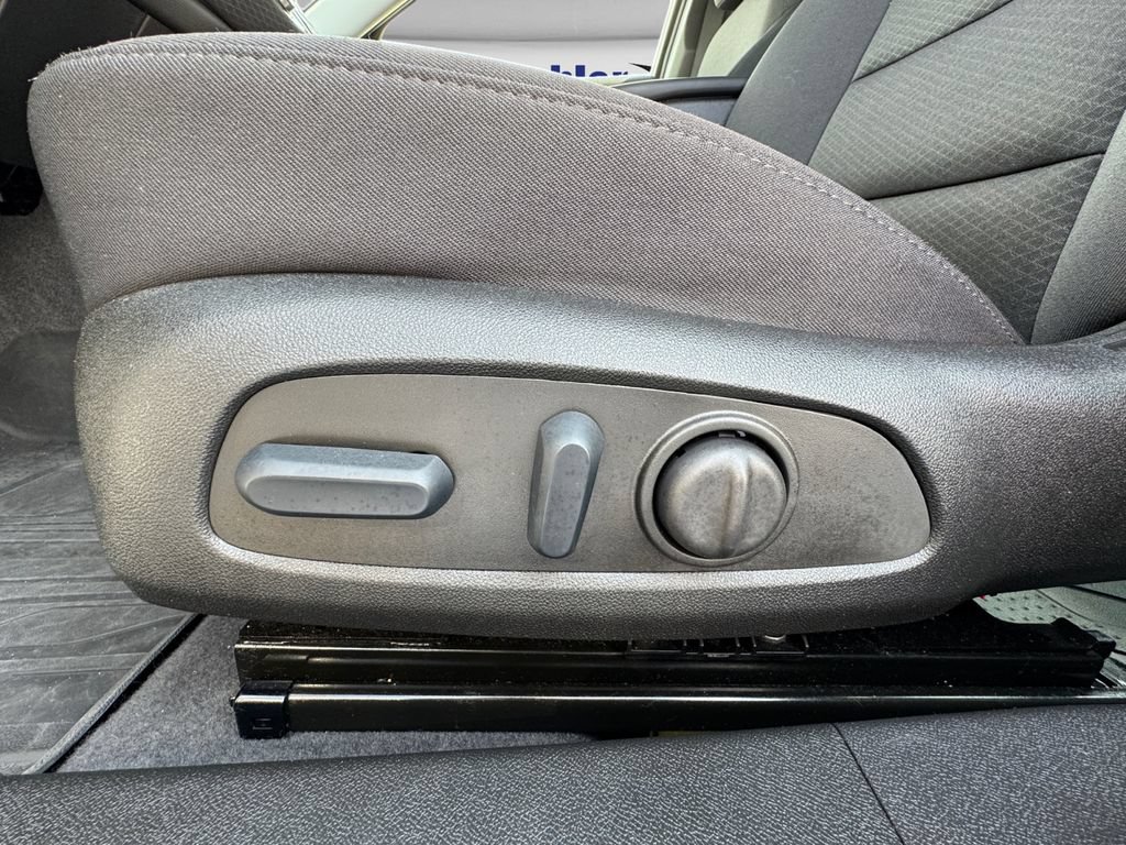 Used 2023 Chevrolet Malibu RS w/ LPO, Floor Liner Package FWD image 17
