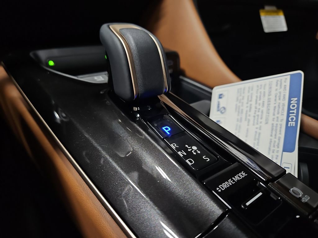 New 2025 Toyota Crown Signia image 23