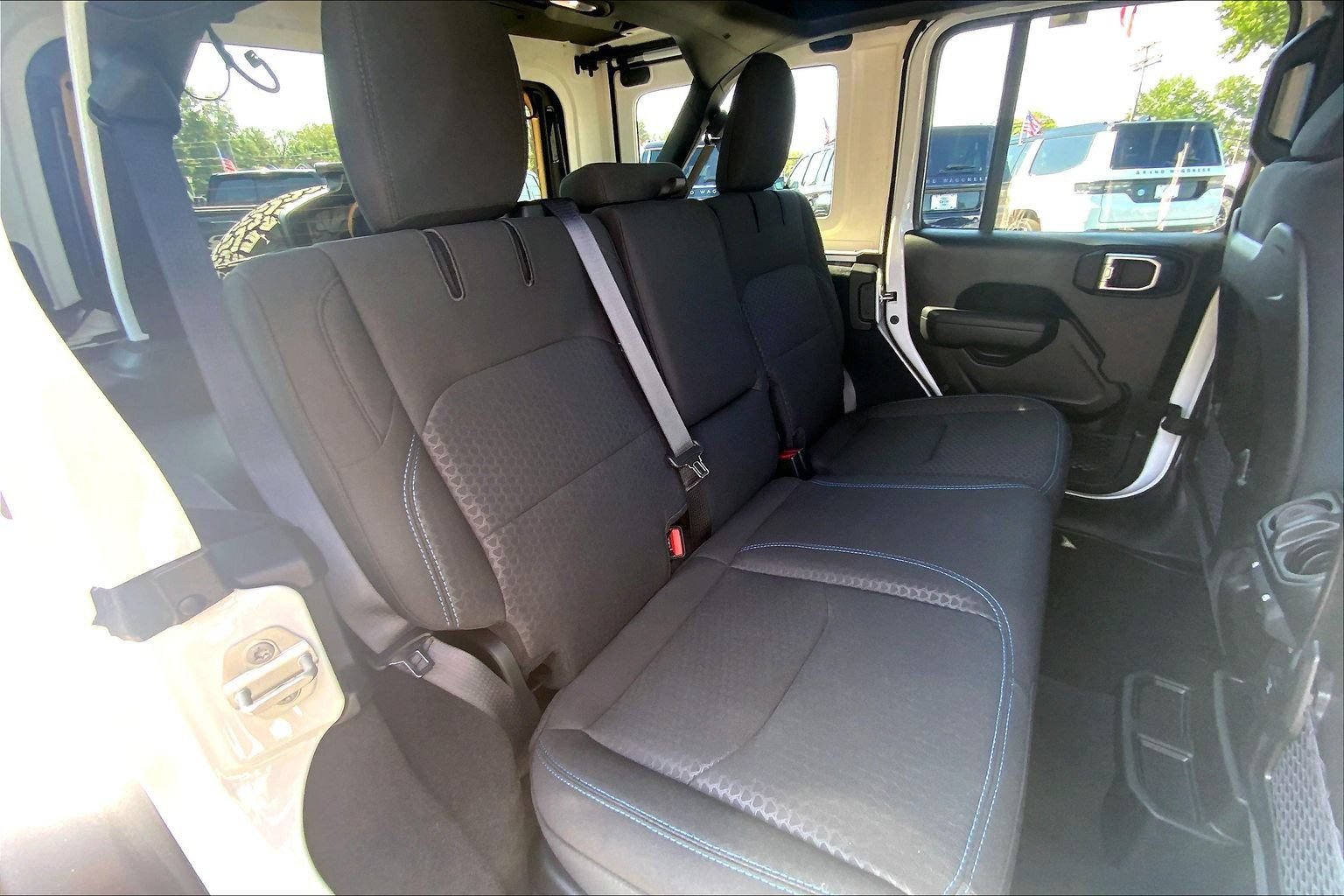 Used 2024 Jeep Wrangler Unlimited Rubicon 4xe w/ Capability Package AWD/4WD image 19