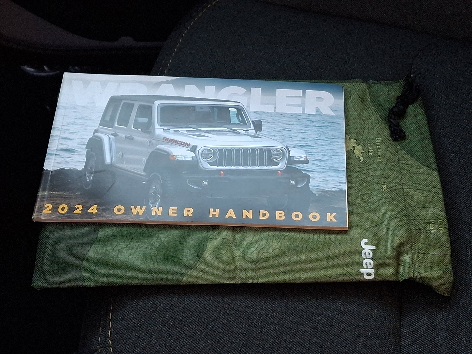 Used 2024 Jeep Wrangler Unlimited Sahara image 25