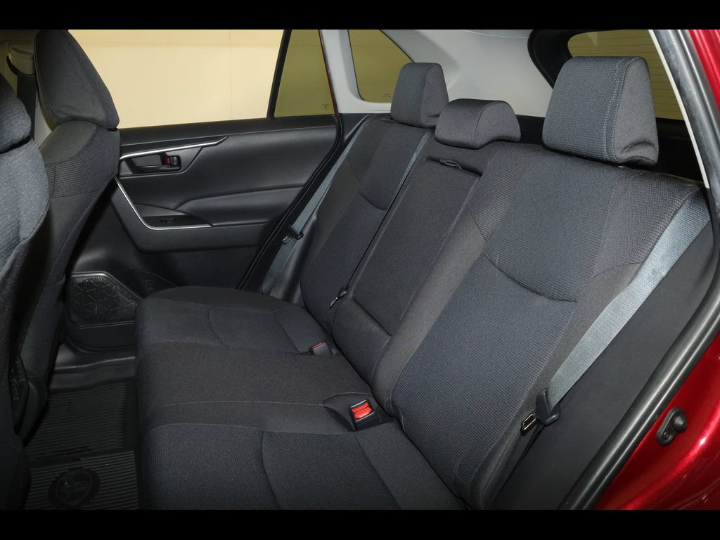 Used 2023 Toyota RAV4 LE AWD/4WD image 14