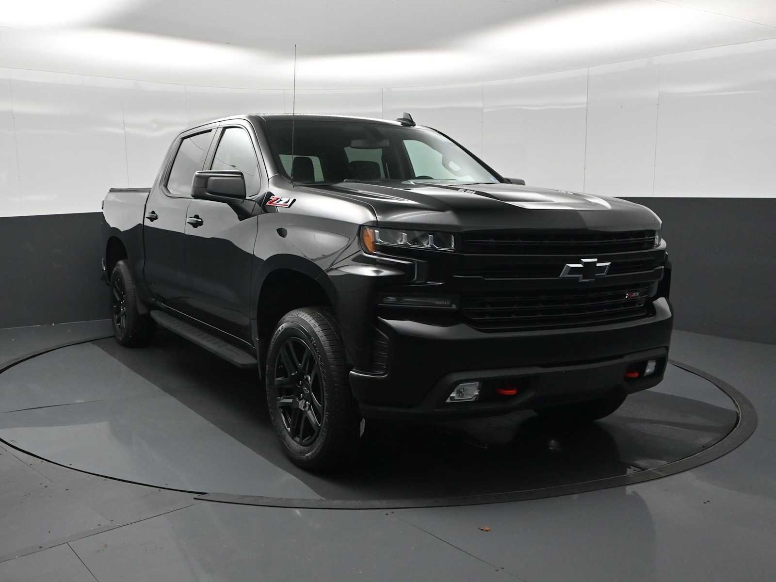 Used 2022 Chevrolet Silverado 1500 LT Trail Boss w/ Convenience Package II image 2