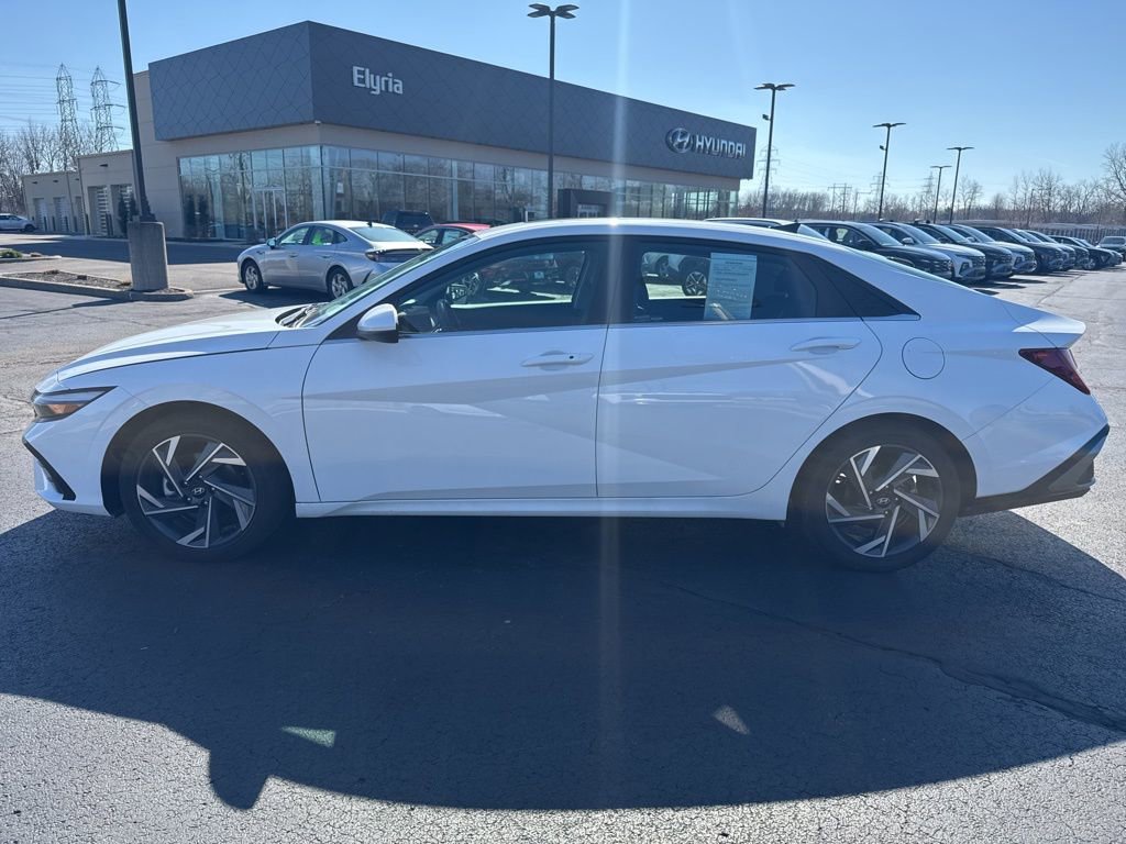 Used 2025 Hyundai Elantra SEL image 8