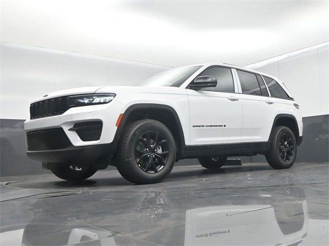 New 2025 Jeep Grand Cherokee Altitude image 40