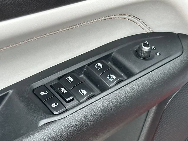 Used 2025 Jeep Compass Limited AWD/4WD image 17