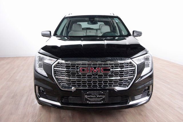 Used 2024 GMC Terrain Denali w/ Black Diamond Edition image 2