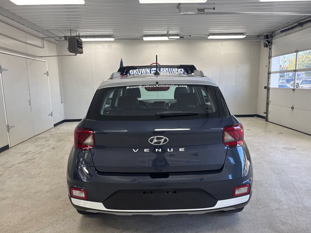 Used 2024 Hyundai Venue Limited FWD image 4