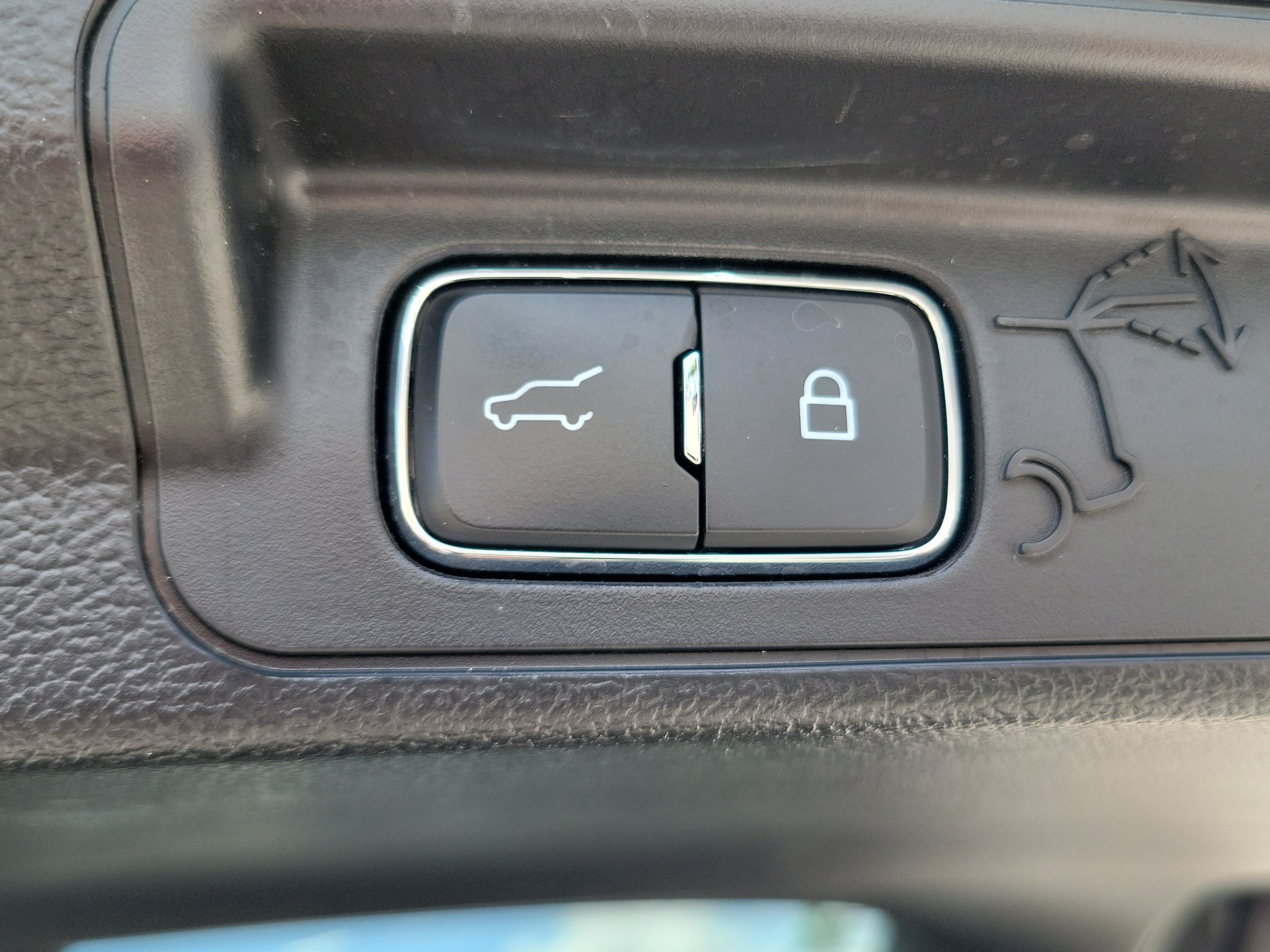 Used 2023 Ford Explorer XLT w/ Equipment Group 202A RWD image 18