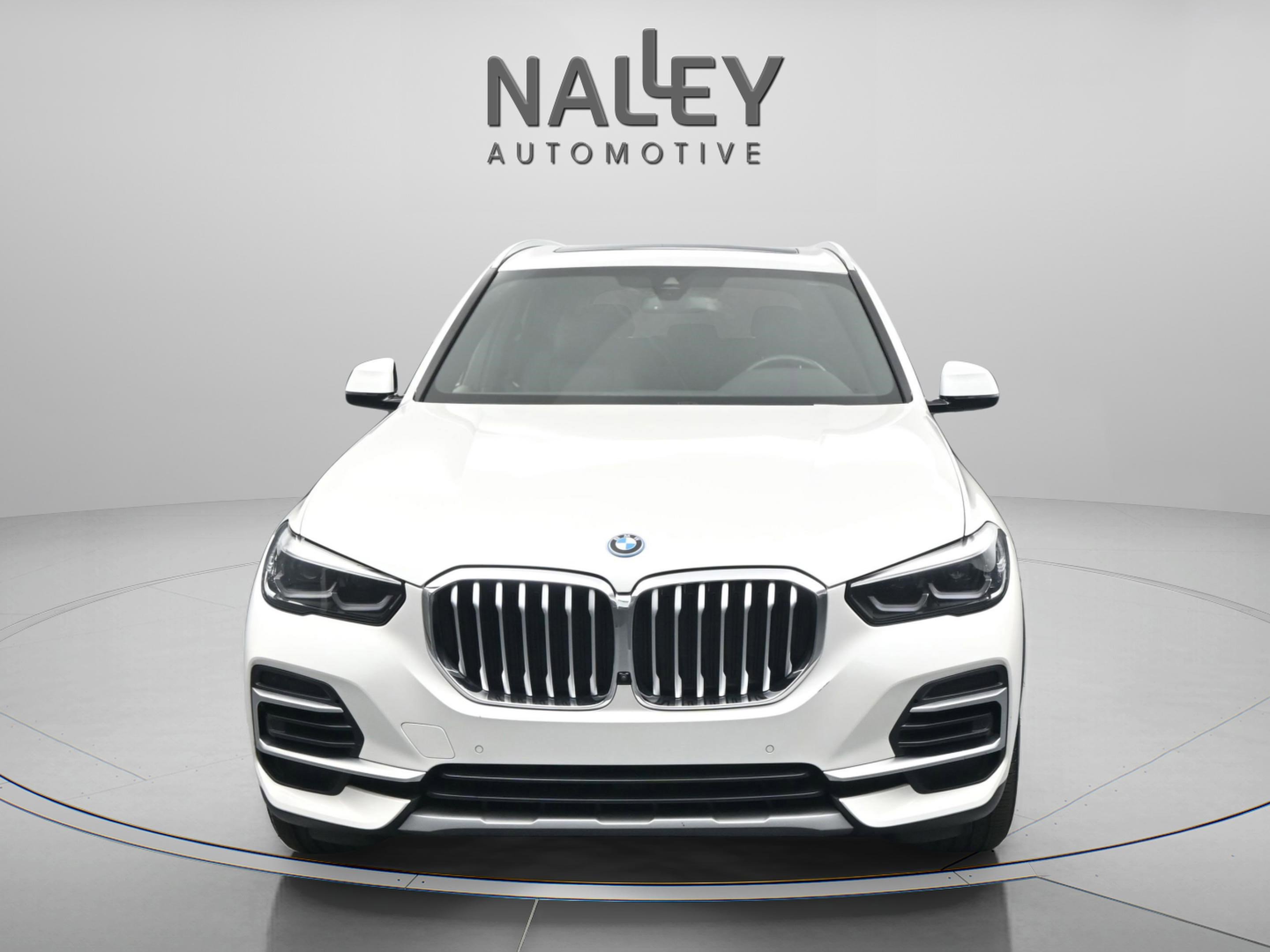 Used 2022 BMW X5 xDrive45e w/ Parking Assistance Package image 16