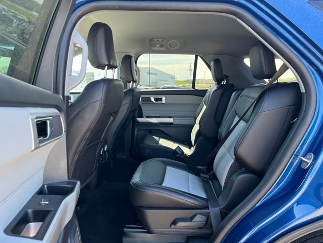 Used 2022 Ford Explorer XLT w/ Equipment Group 202A AWD/4WD image 8