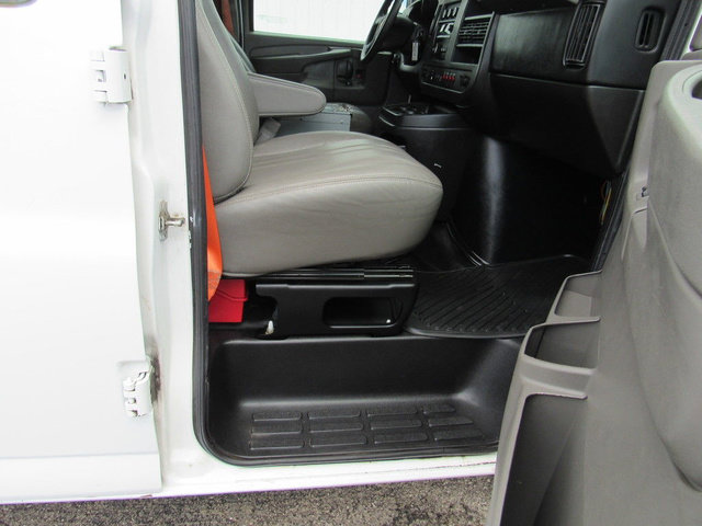 Used 2015 Chevrolet Express 2500 RWD image 13
