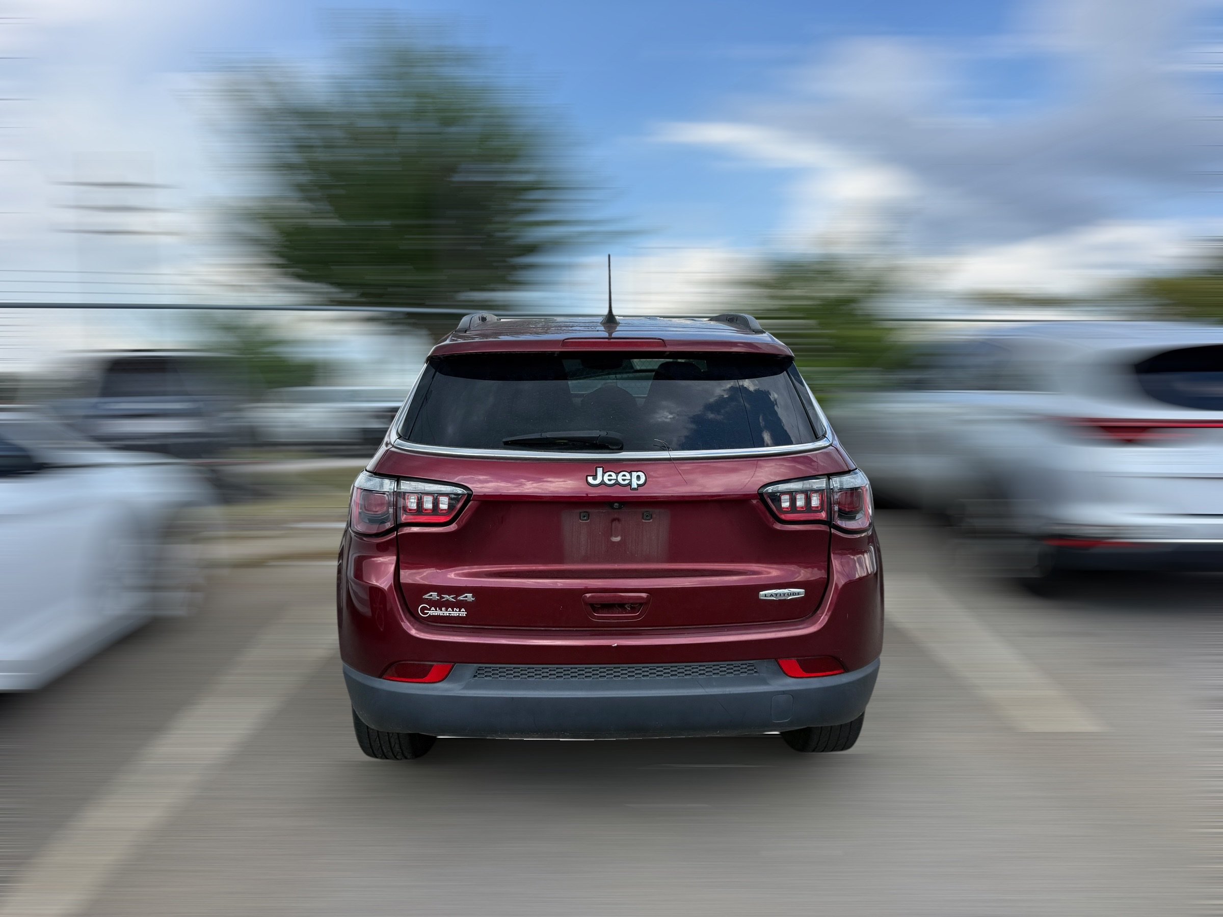 Used 2022 Jeep Compass Latitude AWD/4WD image 3