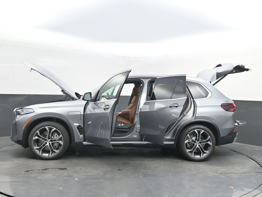 Used 2026 BMW X5 xDrive50e w/ Premium Package image 55