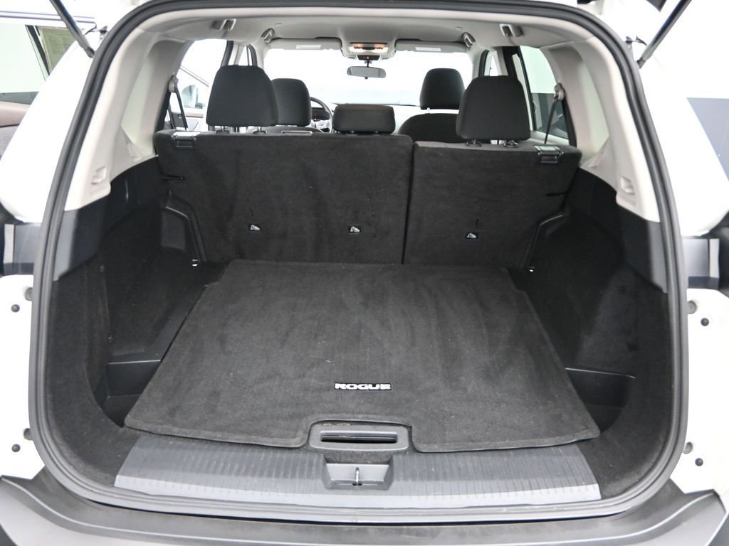 Used 2023 Nissan Rogue SV image 11