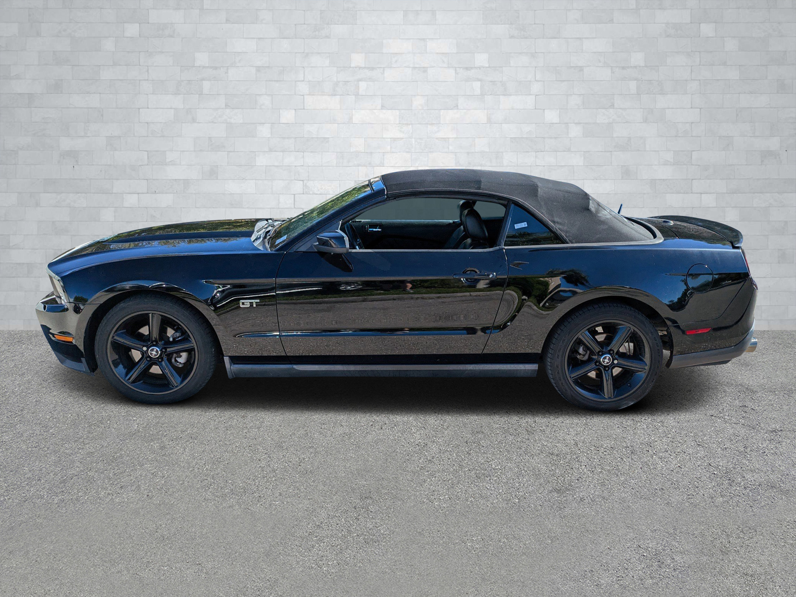 Used 2010 Ford Mustang GT Premium image 7