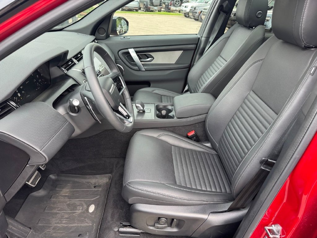 Certified 2025 Land Rover Discovery Sport Dynamic SE AWD/4WD image 8