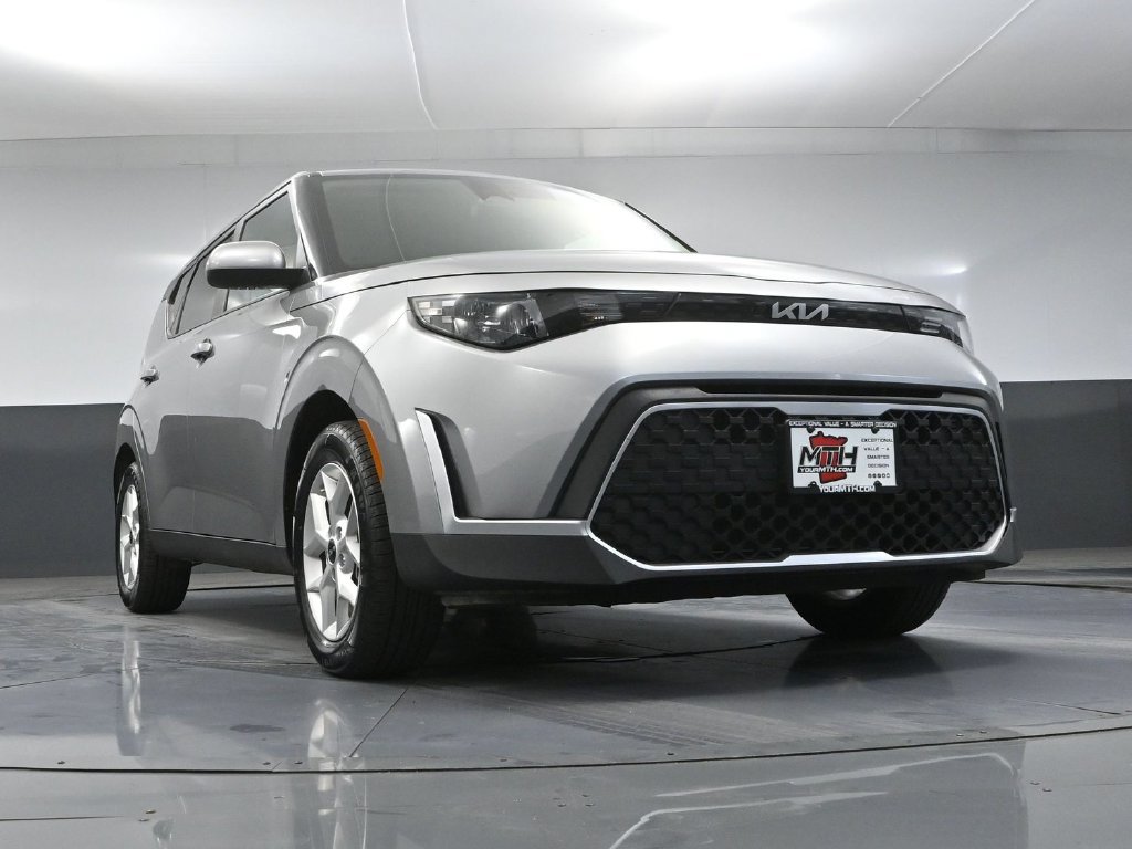 Used 2023 Kia Soul LX w/ LX Technology Package FWD image 43